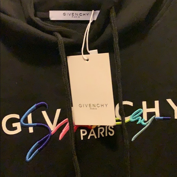 Givenchy - Picture 3 of 3